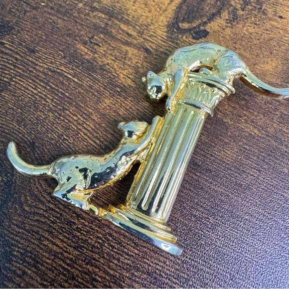 Gold Tone Cat Brooch with Column Design Playful Playing Figural - Picture 6 of 10